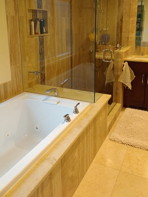 Traventine and glass mosaic tile accented master bath Traventine and glass mosaic tile accented master bath